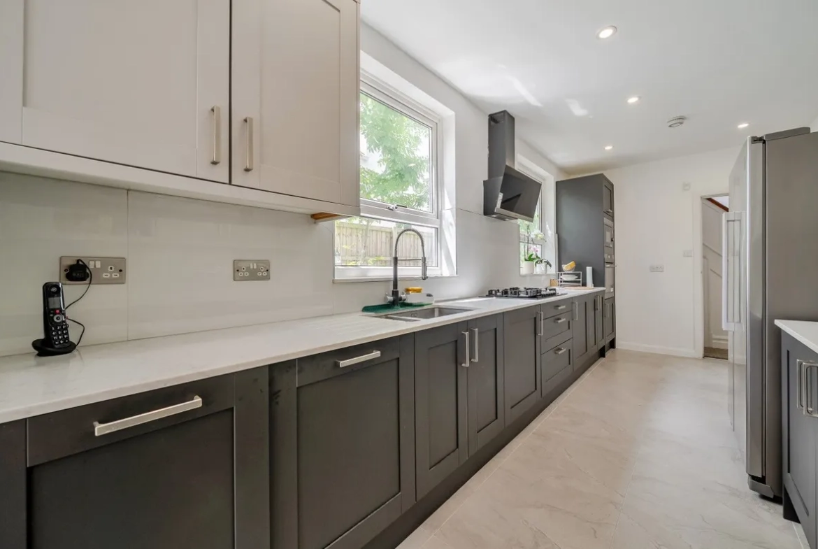 Kitchen and breakfast area, Crofton Road Orpington detached house