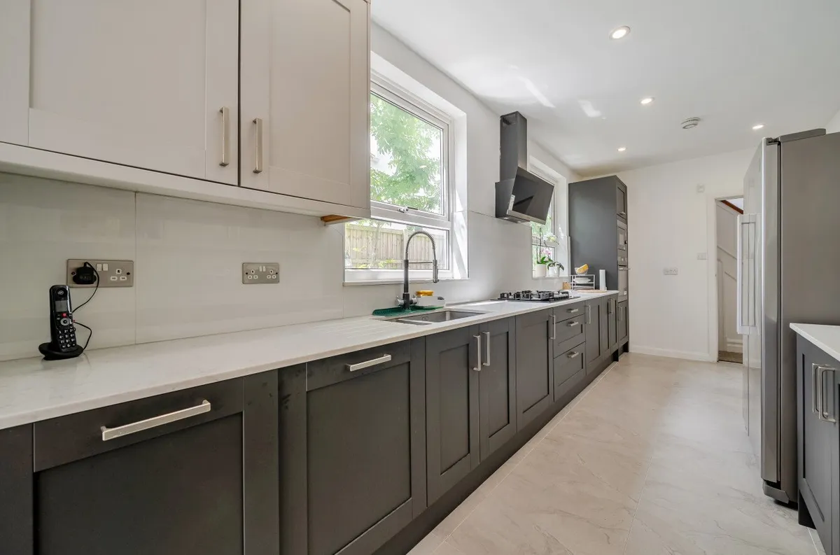 Kitchen and breakfast area, Crofton Road Orpington detached house