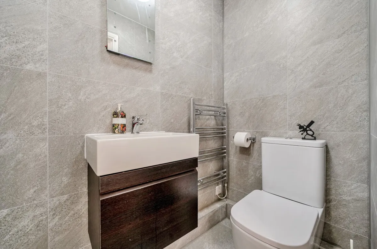Family bathroom, 4 bed detached house Orpington BR6