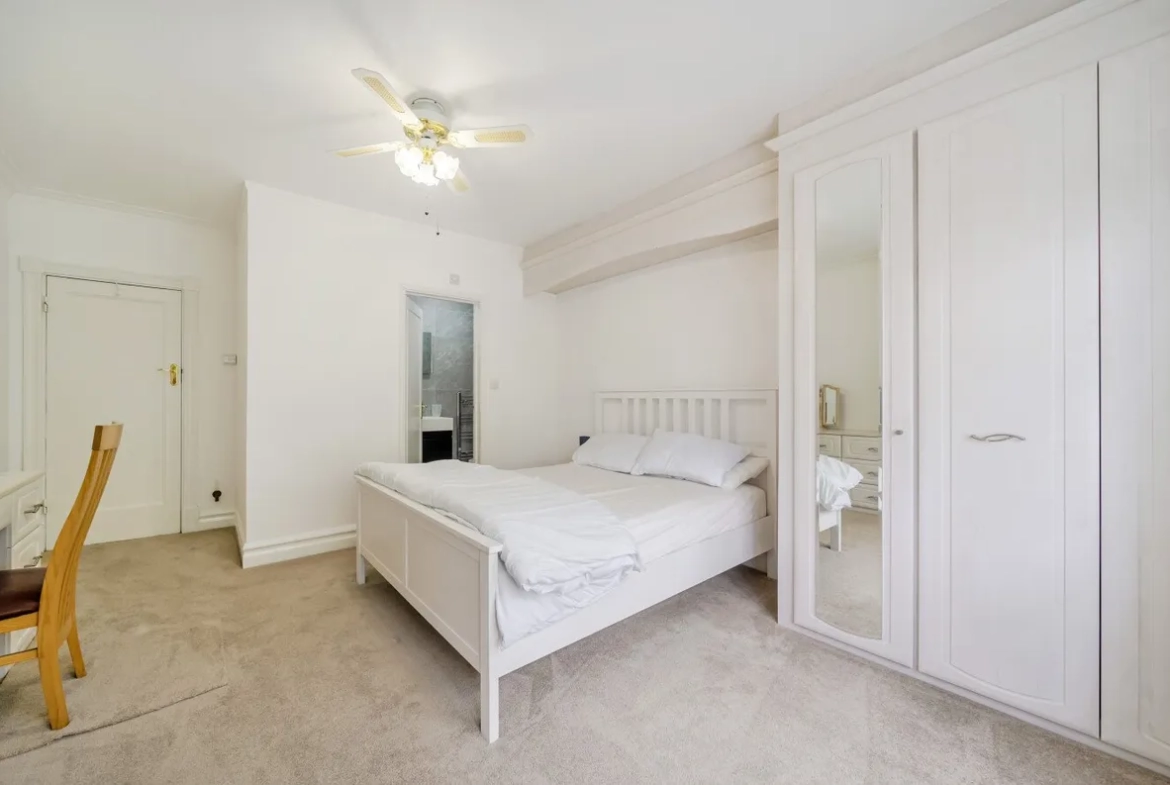 Double bedroom with fitted wardrobes, Crofton Road Orpington