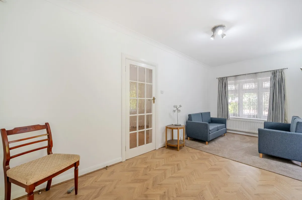 Living room with parquet flooring, detached house Orpington