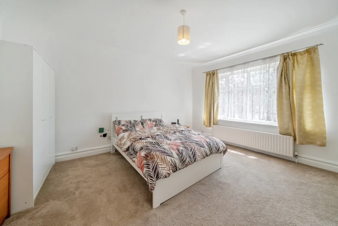Principal bedroom with en-suite, Orpington detached family home