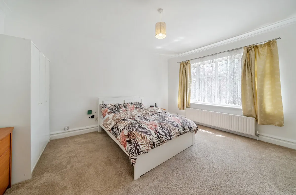 Principal bedroom with en-suite, Orpington detached family home