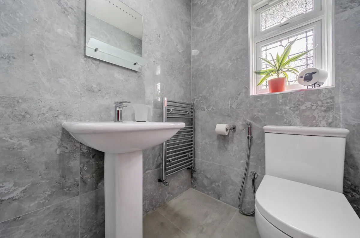 Downstairs cloakroom WC, 4 bed detached house Orpington
