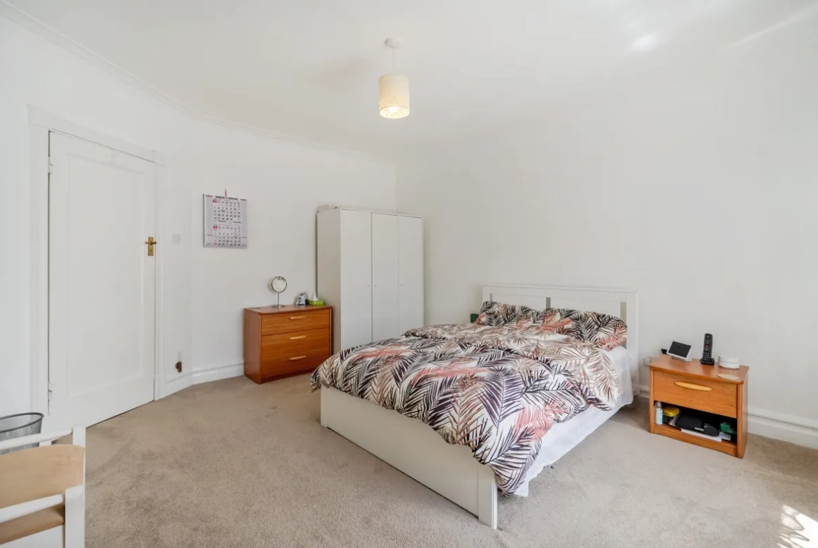 Double bedroom, 4 bed detached house Crofton Road Orpington