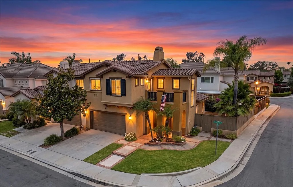 Rancho Santa Margarita home with wraparound backyard